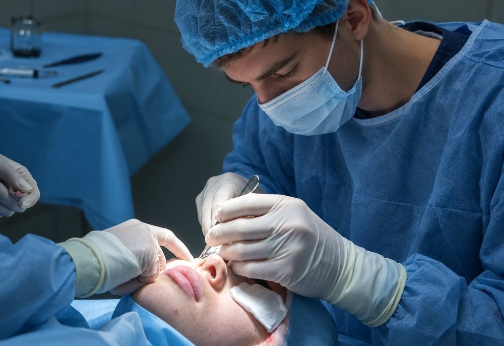 Facial procedure during hands-on work