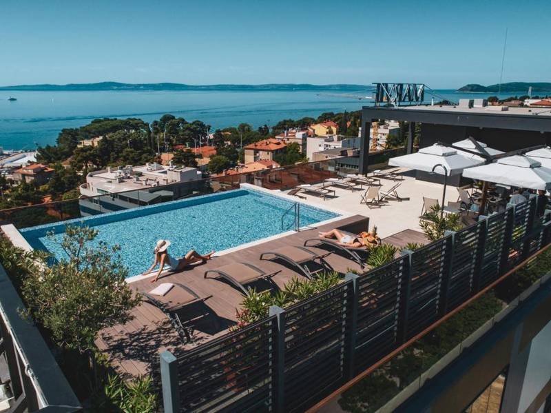 Hotel Marvie — rooftop bazen